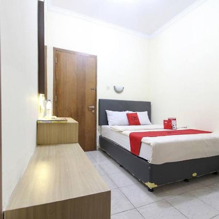 Reddoorz Plus Near Stadion Mandala Krida Джокьякарта Экстерьер фото