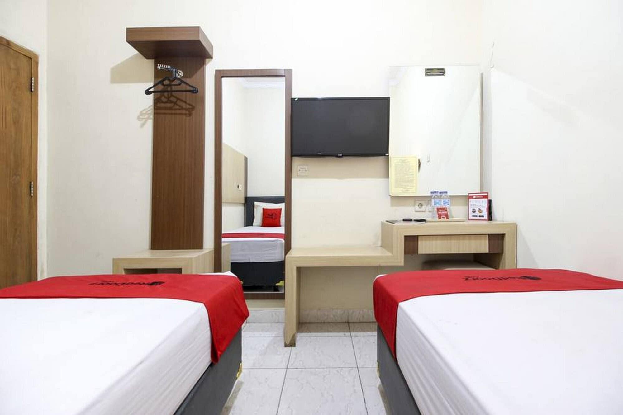 Reddoorz Plus Near Stadion Mandala Krida Джокьякарта Экстерьер фото