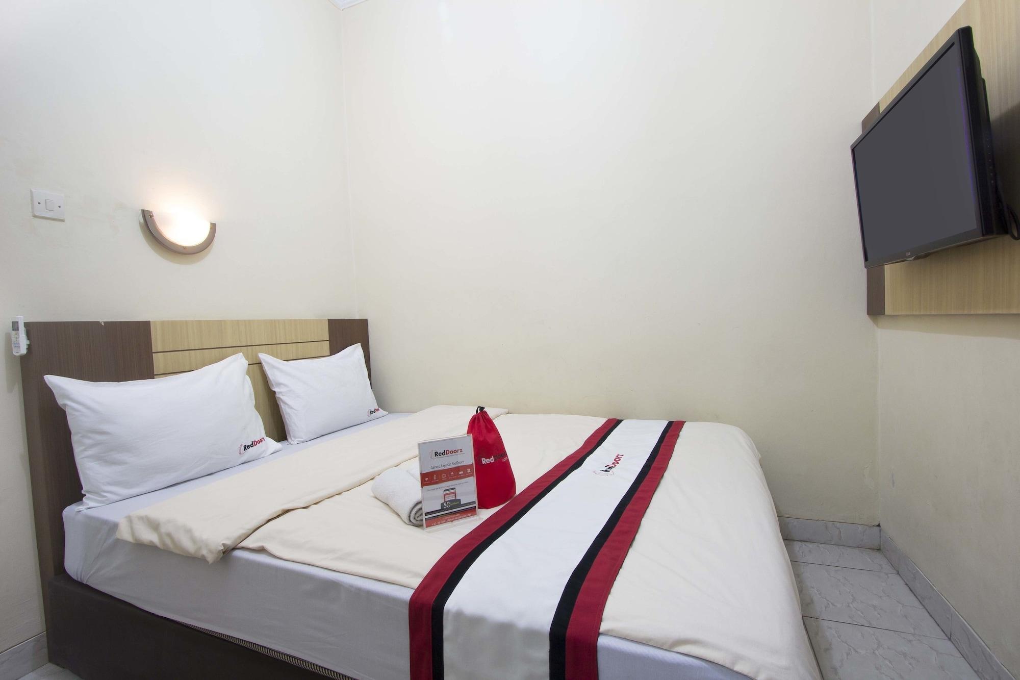 Reddoorz Plus Near Stadion Mandala Krida Джокьякарта Экстерьер фото