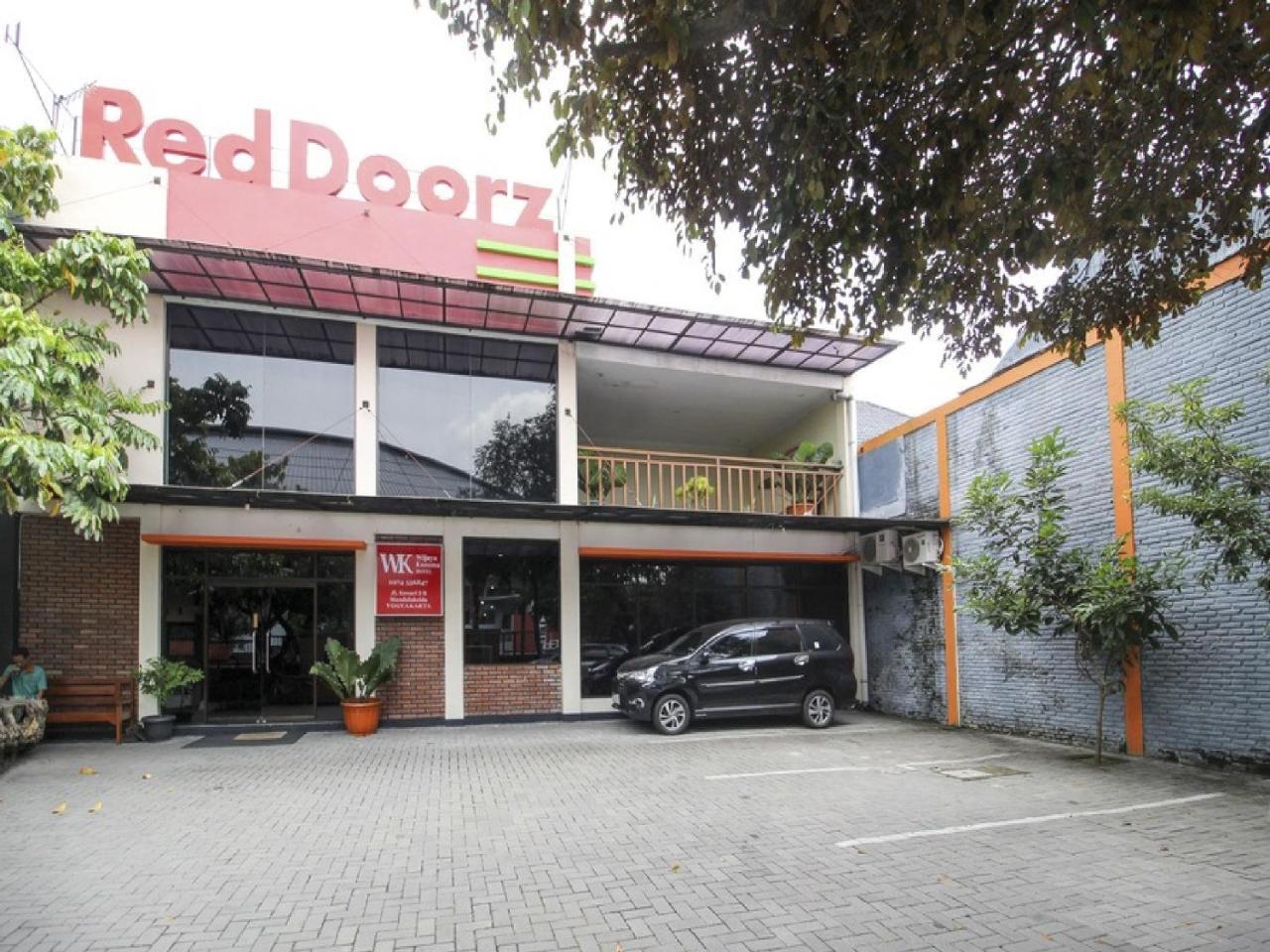 Reddoorz Plus Near Stadion Mandala Krida Джокьякарта Экстерьер фото