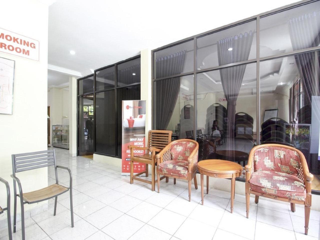 Reddoorz Plus Near Stadion Mandala Krida Джокьякарта Экстерьер фото