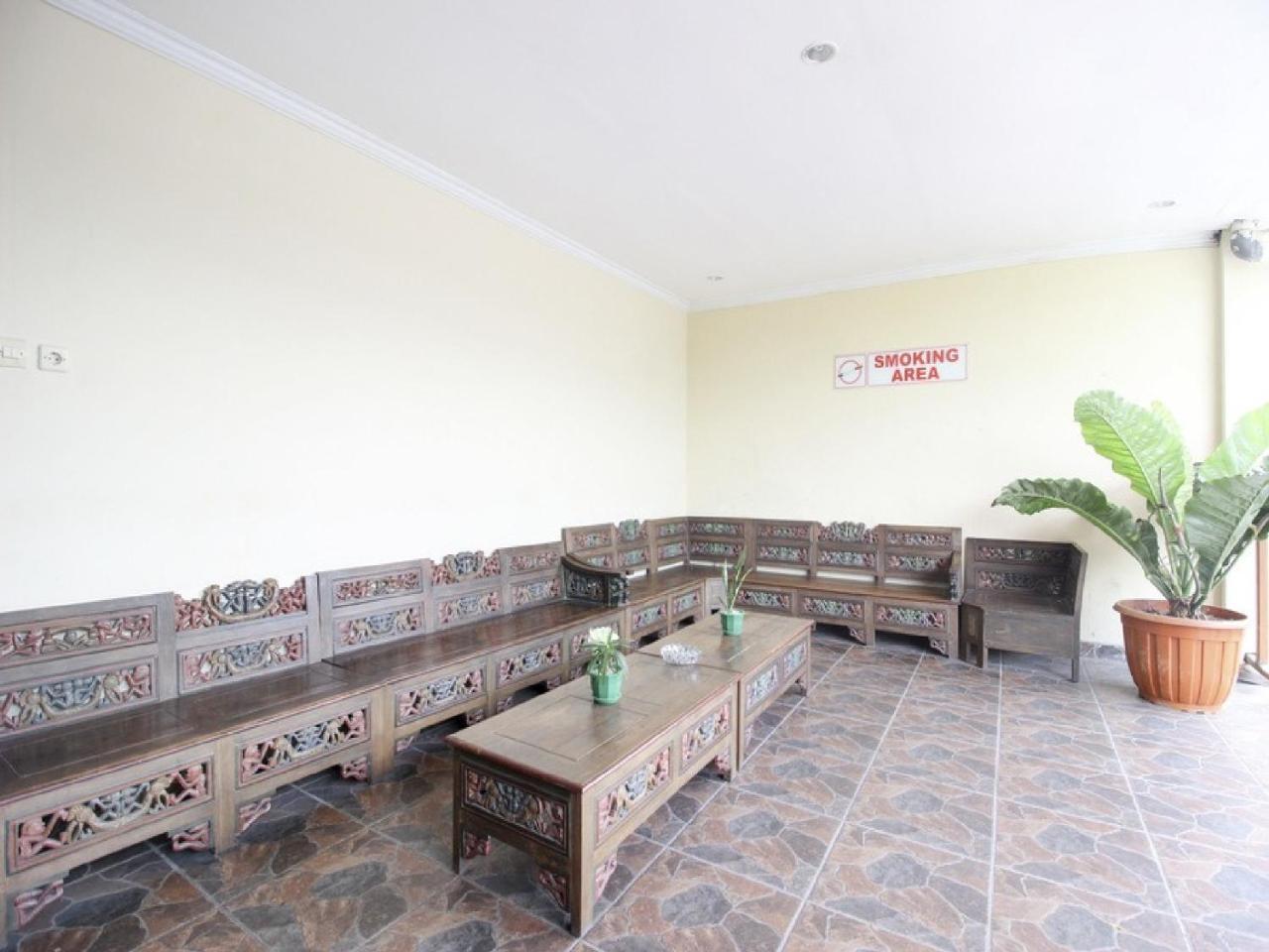 Reddoorz Plus Near Stadion Mandala Krida Джокьякарта Экстерьер фото