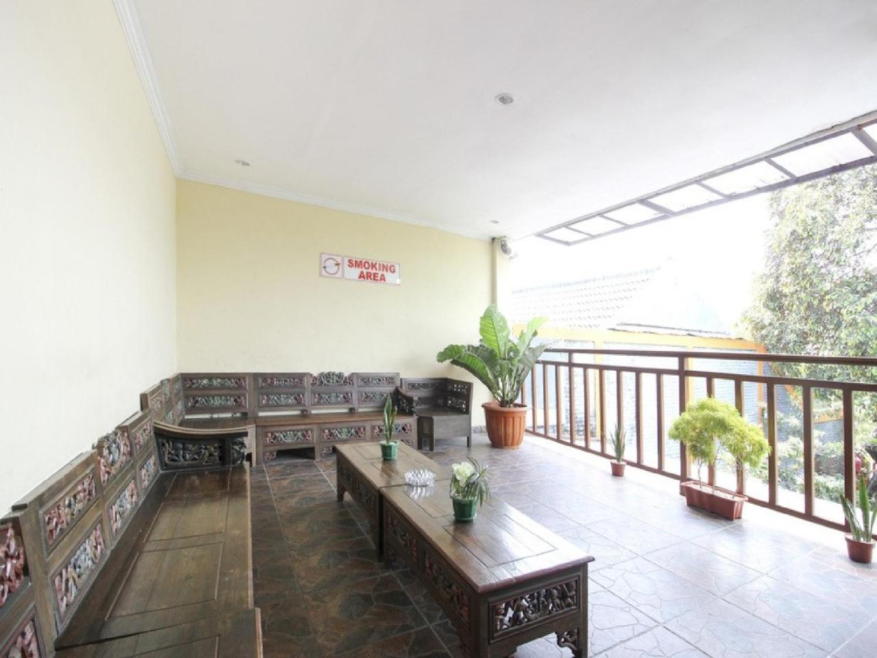 Reddoorz Plus Near Stadion Mandala Krida Джокьякарта Экстерьер фото