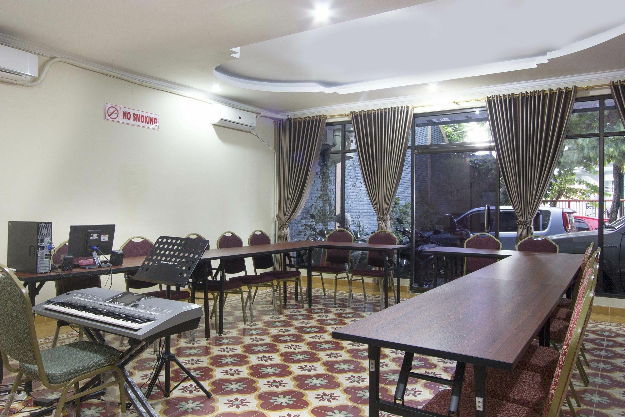 Reddoorz Plus Near Stadion Mandala Krida Джокьякарта Экстерьер фото