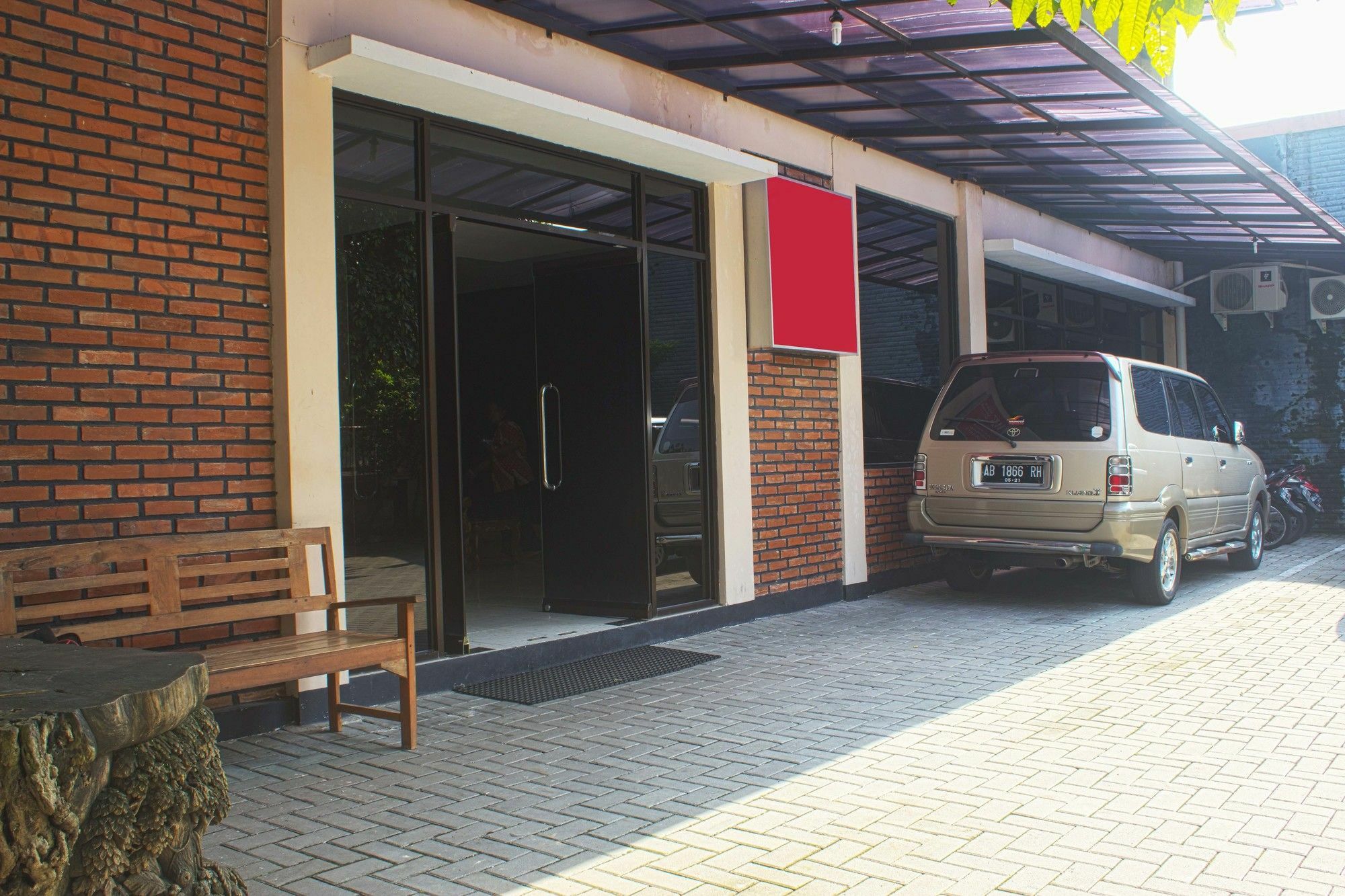 Reddoorz Plus Near Stadion Mandala Krida Джокьякарта Экстерьер фото
