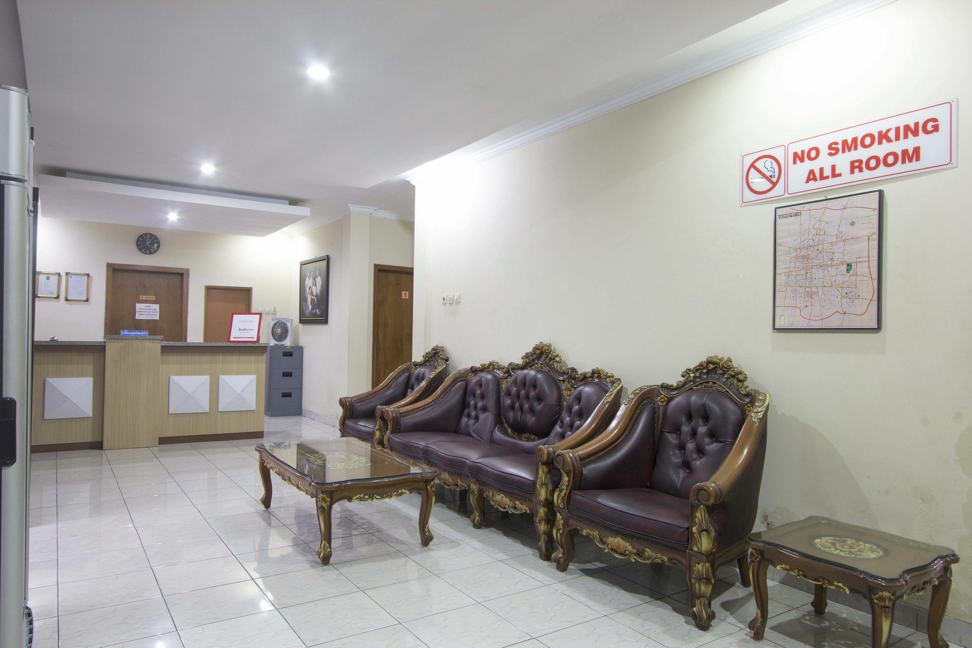 Reddoorz Plus Near Stadion Mandala Krida Джокьякарта Экстерьер фото